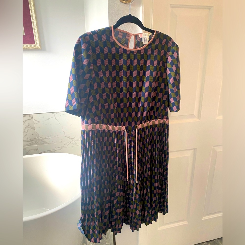 Ted Baker London printed pleated dress, British size 2 (fits like a 6)
